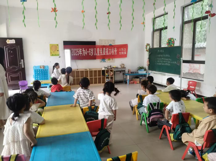 民权人和镇卫生院＂爱眼日＂宣传活动进校园