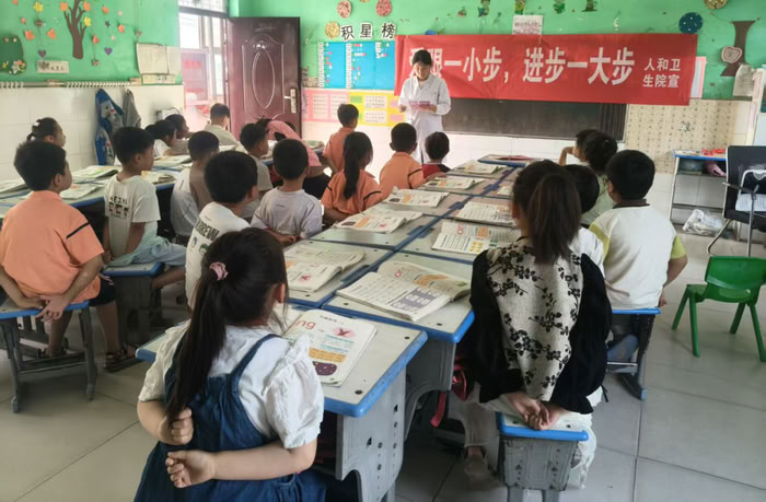 民权人和镇卫生院＂爱眼日＂宣传活动进校园