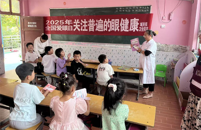 民权城关镇卫生院爱眼日宣传活动进校园