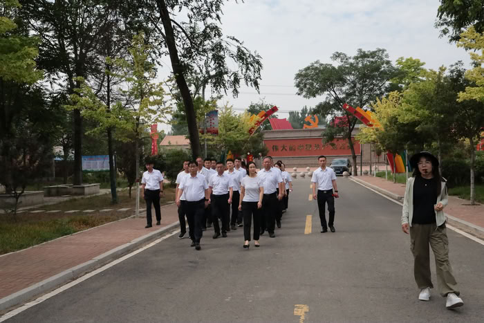 县疾控中心组织开展“学规定、思践悟、强作风、勇担当”主题党日活动