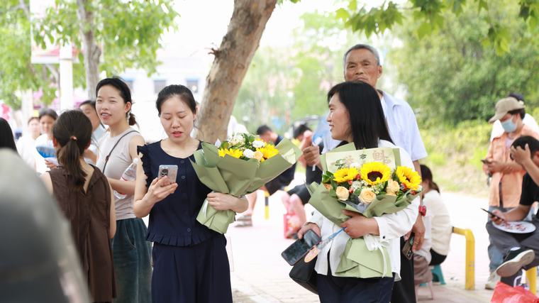 民权县图书馆组织开展 “阅读点亮未来·助力高考梦想”志愿服务活动
