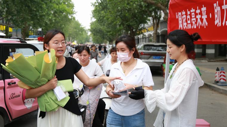 民权县图书馆组织开展 “阅读点亮未来·助力高考梦想”志愿服务活动