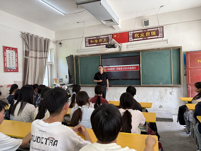 轻松备考·河南省12355与你同行——民权县2025年中考减压活动走进王桥镇第一初级中学