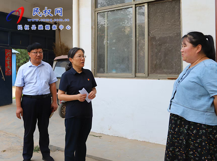 县委书记王静娴调研群腐整治工作