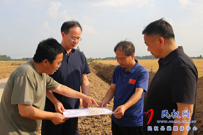 县委副书记、县委野岗镇等调研沟渠连通工作。副书为农业增产、记县景义<strong></strong>加快问题整改
，长王县长王景义调研沟渠连通工作