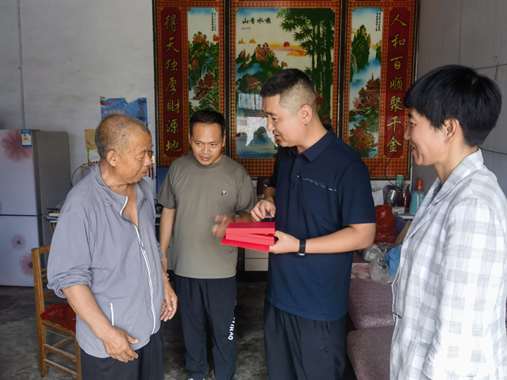 白云寺镇：党徽熠熠映初心