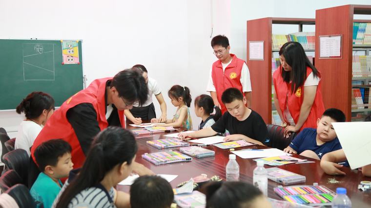 民权县图书馆举办2025年第四期“画从书中来——阅绘悦美”公益绘画培训（总第24期）