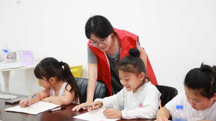 民权县图书馆举办2025年第四期“画从书中来——阅绘悦美”公益绘画培训（总第24期）