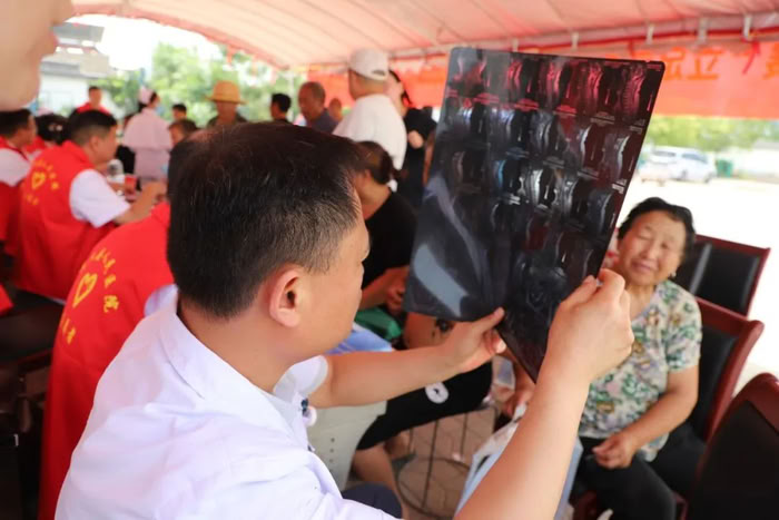 民权县人民医院开展“立足岗位做贡献·志愿服务先锋行”党员志愿服务主题活动