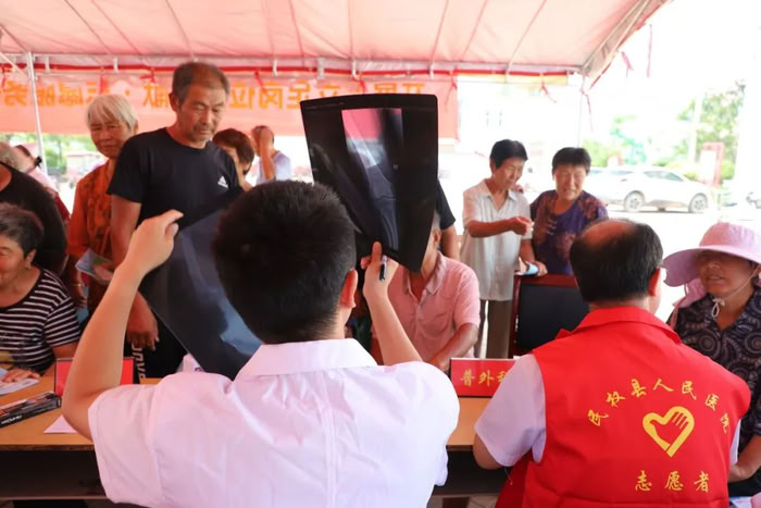 民权县人民医院开展“立足岗位做贡献·志愿服务先锋行”党员志愿服务主题活动