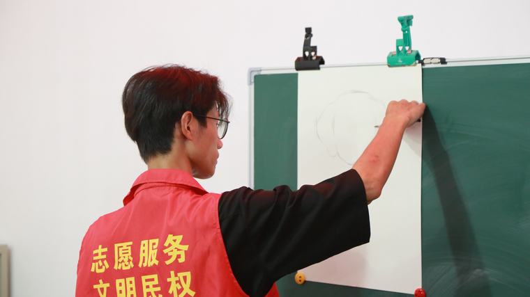 民权县图书馆举办“书中色彩，画里童心”公益绘画培训