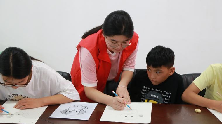 民权县图书馆举办“书中色彩，画里童心”公益绘画培训