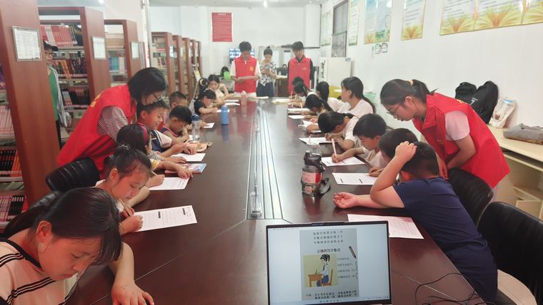 民权县图书馆举办“笔绘‘民’心，‘图’展墨香”书法培训