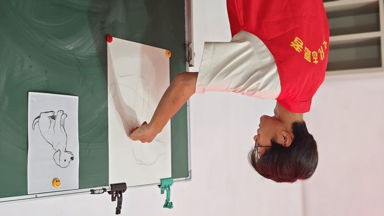 民权县图书馆举办 “‘素’净纸与笔·‘妙’笔生童趣” 素描公益讲座