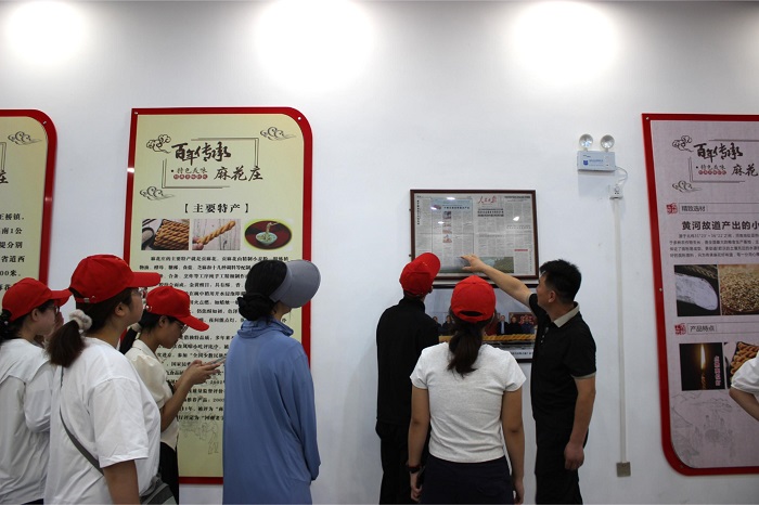 团县委组织青年大学生探寻家乡特色产业文化