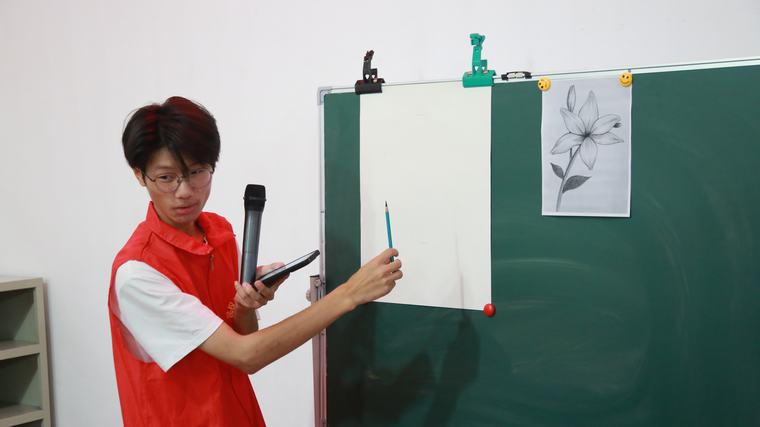 民权县图书馆举办“缤纷暑假·童画世界”少儿绘画公益培训
