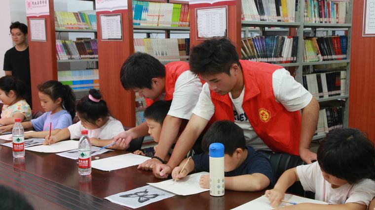 民权县图书馆举办2025年第六期“画从书中来——阅绘悦美”公益绘画培训（总第26期）