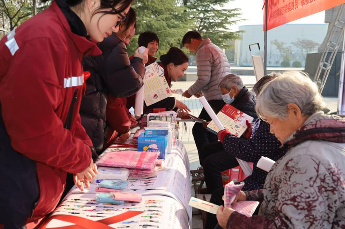 民权县开展2024年“世界艾滋病日”宣传活动