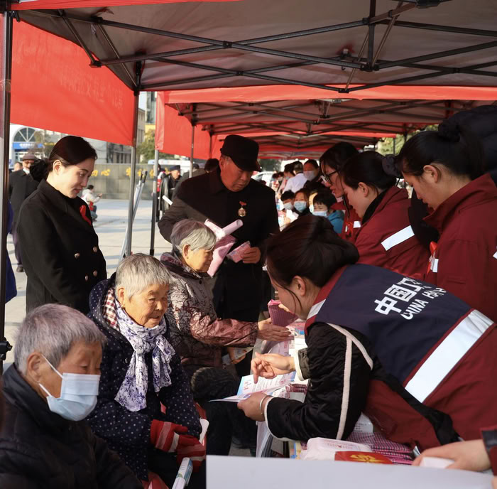 民权县开展2024年“世界艾滋病日”宣传活动
