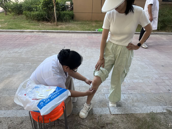 城关镇卫生院：医师节里送健康 中医义诊暖民心