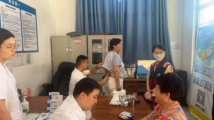 城关镇卫生院中医义诊与残疾预防宣传进社区