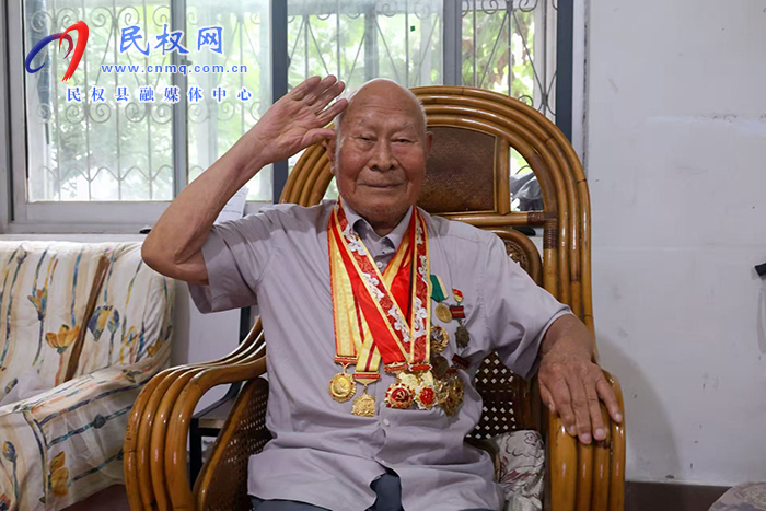 我县组织收听收看纪念中国人民抗日战争暨世界反法西斯战争胜利80周年大会直播盛况