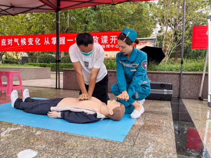 民权县中医院开展世界急救日科普义诊活动