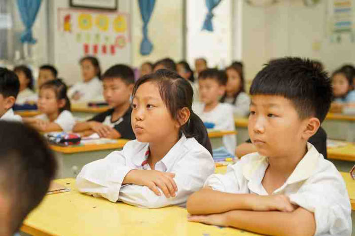 拒绝校园欺凌，筑牢校园安全防线——民权县实验小学教育集团组织开展防欺凌主题班会