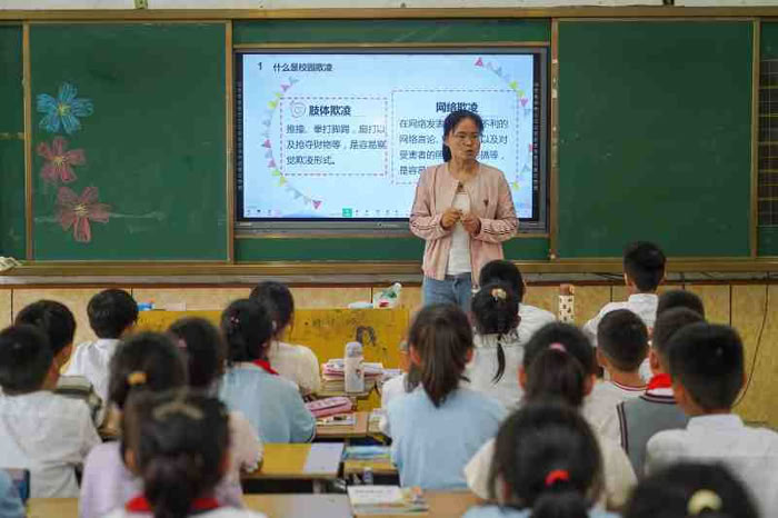 拒绝校园欺凌，筑牢校园安全防线——民权县实验小学教育集团组织开展防欺凌主题班会