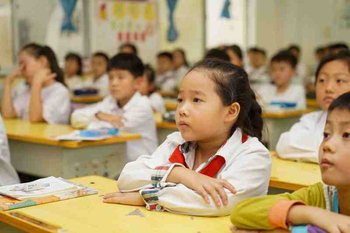 拒绝校园欺凌，筑牢校园安全防线——民权县实验小学教育集团组织开展防欺凌主题班会