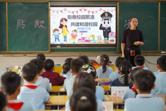 拒绝校园欺凌，筑牢校园安全防线——民权县实验小学教育集团组织开展防欺凌主题班会