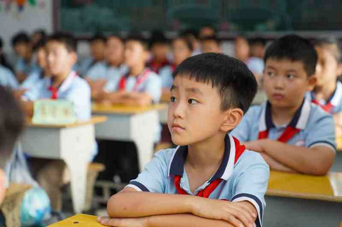 拒绝校园欺凌，筑牢校园安全防线——民权县实验小学教育集团组织开展防欺凌主题班会