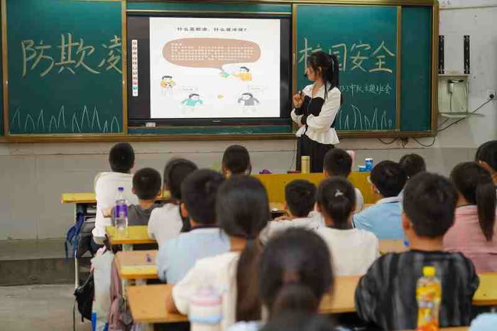 拒绝校园欺凌，筑牢校园安全防线——民权县实验小学教育集团组织开展防欺凌主题班会