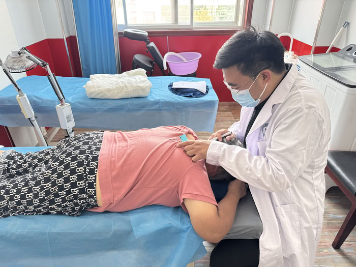 民权县老颜集镇卫生院:针刀“解痛”暖民心 院长亲诊守健康 民权县老颜集镇卫生院:针刀“解痛”暖民心 院长亲诊守健康