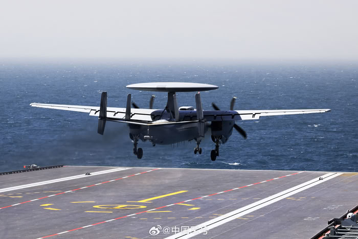 福建舰成功弹射三型舰载机 福建舰成功弹射三型舰载机