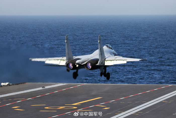 福建舰成功弹射三型舰载机 福建舰成功弹射三型舰载机