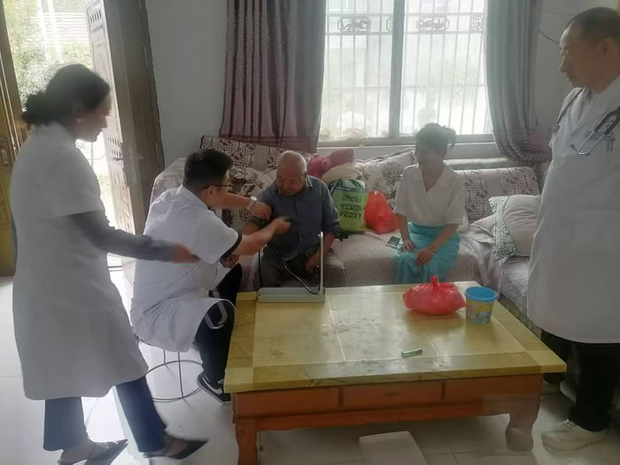 人和镇卫生院开展服务群众大型义诊专项活动 人和镇卫生院开展服务群众大型义诊专项活动