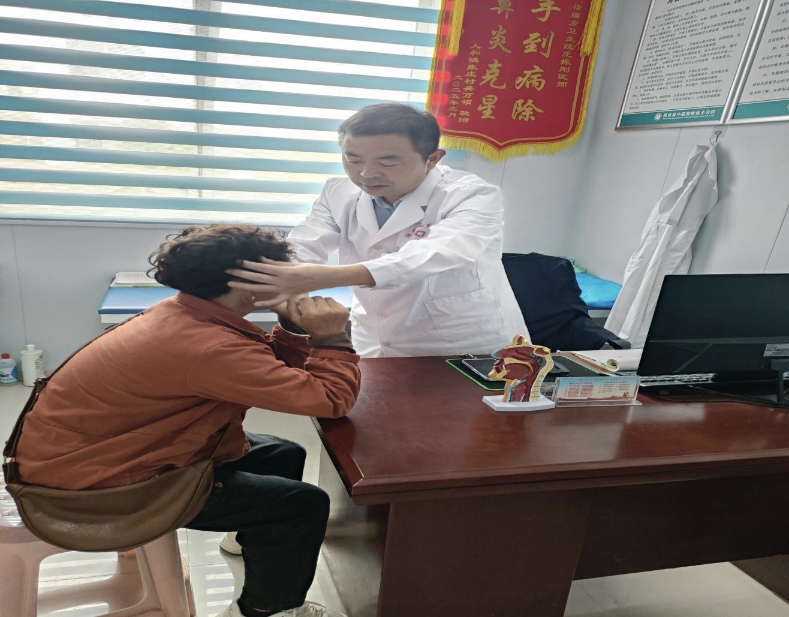 小诊室里的大情怀 褚庙乡卫生院“院长门诊”守护群众鼻健康 小诊室里的大情怀 褚庙乡卫生院“院长门诊”守护群众鼻健康