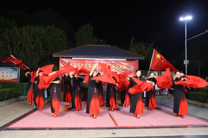 民权：载歌载舞共庆双节
