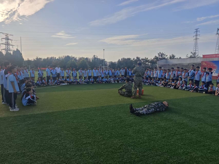 民权县:“红领巾”进军营 厚植爱国强军情 民权县:“红领巾”进军营 厚植爱国强军情