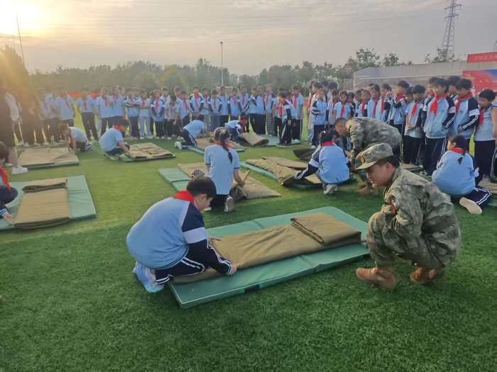 民权县:“红领巾”进军营 厚植爱国强军情 民权县:“红领巾”进军营 厚植爱国强军情