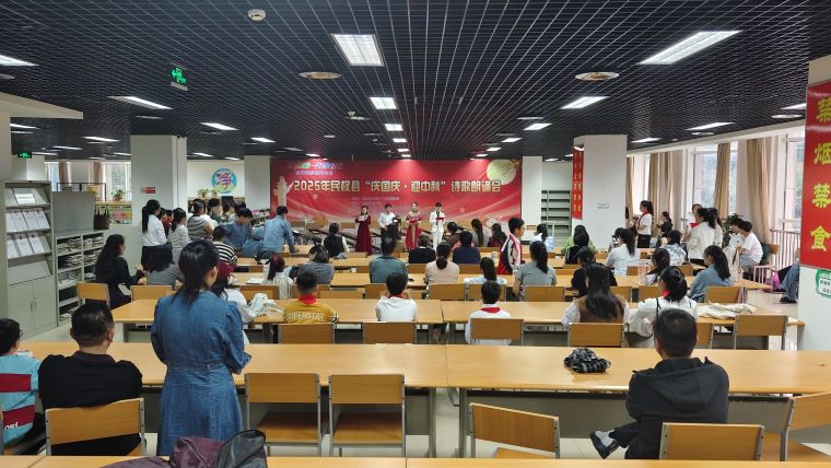民权县图书馆举办“庆国庆·迎中秋”诗歌朗诵会