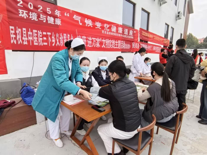民权县中医院参加“文明集市百村行”义诊活动 民权县中医院参加“文明集市百村行”义诊活动