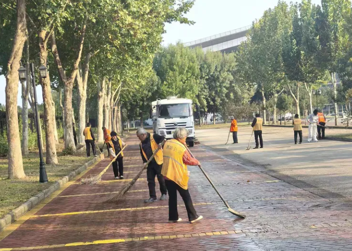 以“净”护航!城管局民洁公司全力保障冷博会环境整洁 以“净”护航!城管局民洁公司全力保障冷博会环境整洁