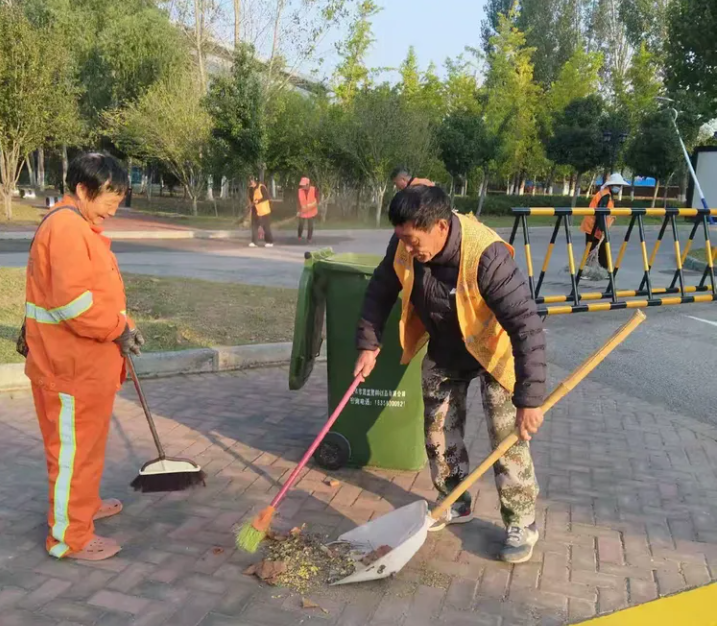 以“净”护航!城管局民洁公司全力保障冷博会环境整洁 以“净”护航!城管局民洁公司全力保障冷博会环境整洁