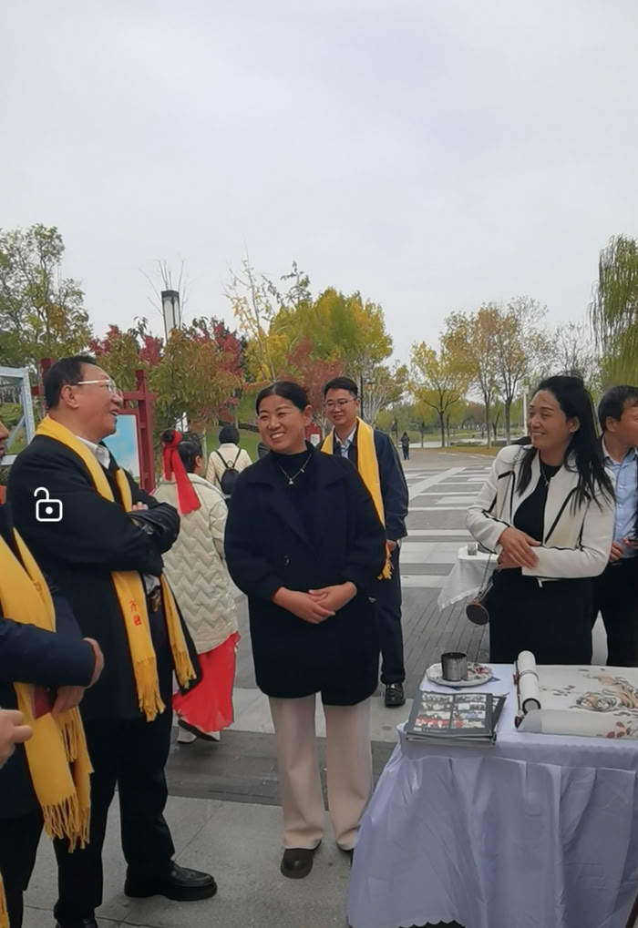 我县画家王春丽、穆氏砚台传承人穆振奇出席第十届华商文化节
