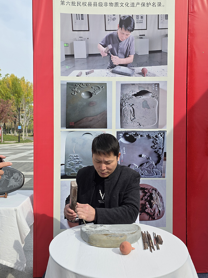 我县画家王春丽、穆氏砚台传承人穆振奇出席第十届华商文化节