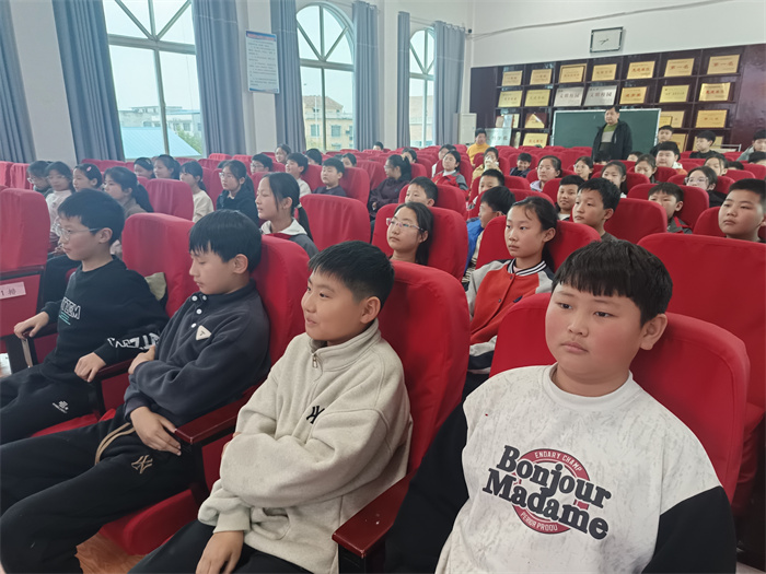 传承中华美德 弘扬敬老新风——民权县第三小学举行2025年“我们的传统节日——重阳节”宣传教育活动