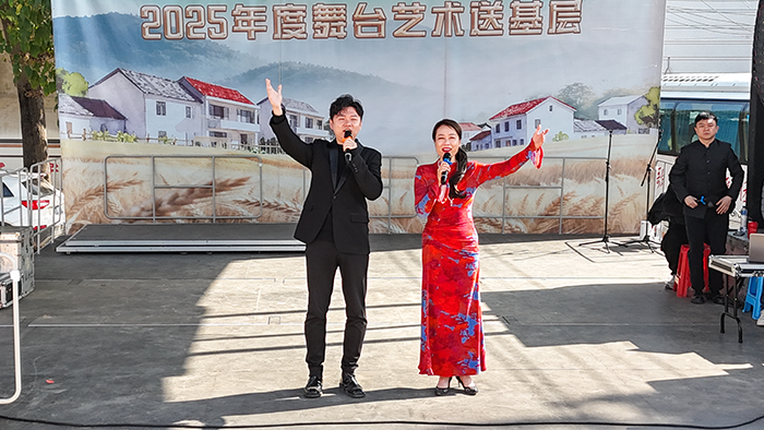 省舞台艺术送基层走进民权县人和镇黄集村 省舞台艺术送基层走进民权县人和镇黄集村