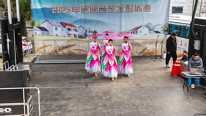 省舞台艺术送基层走进民权县人和镇黄集村 省舞台艺术送基层走进民权县人和镇黄集村